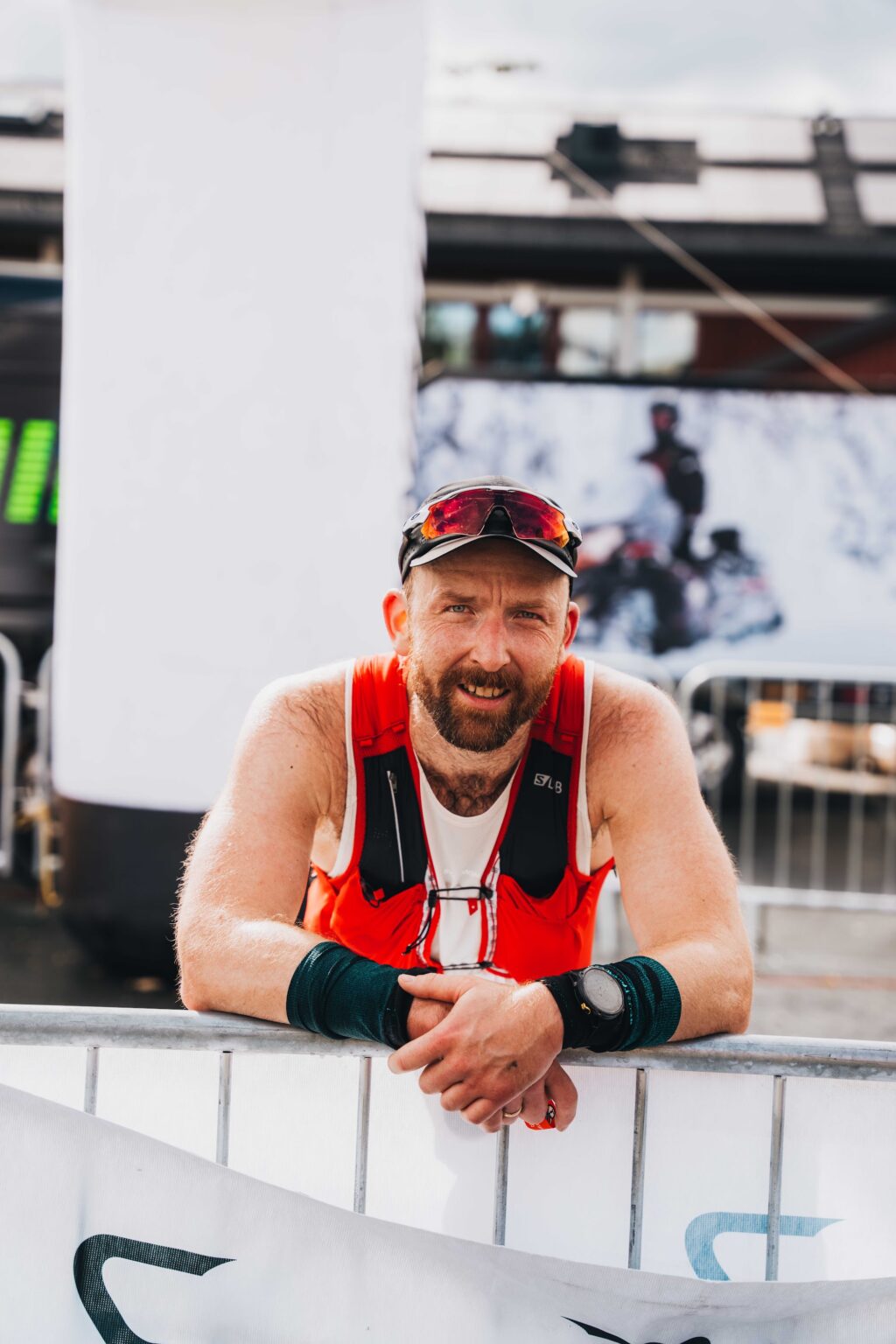Fornøyd løper i målområdet, Oppdal Fjellmaraton 2026
